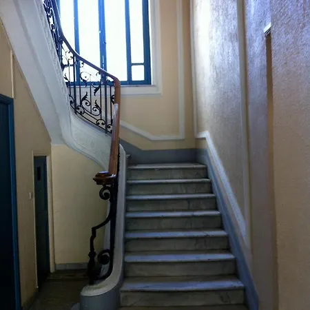 Apartment Climatise Dans Bourgeoise Nice